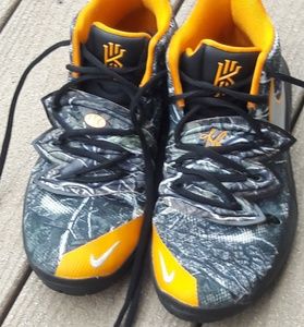 Nike Shoes - Kyries 5 "taco" Nike Shoes - Kyries 5 "taco"
